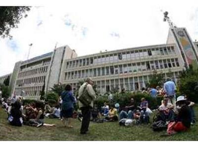 Βαθαίνει το "ρήγμα" στον Κυβερ...