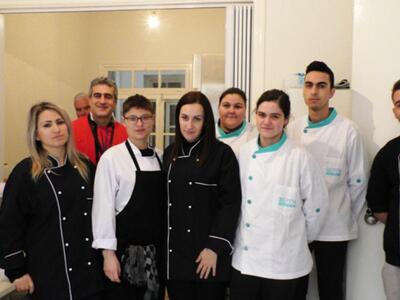 Παρασκευάς Δρες και σπουδαστές στον χώρο...