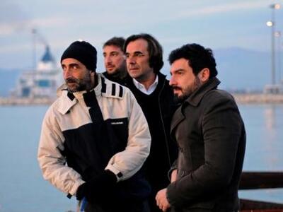 Δισέλιδο εγκωμιαστικό αφιέρωμα για το ΔΗ...