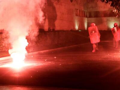 Επιθέσεις κατά αστυνομικών στα Εξάρχεια-...