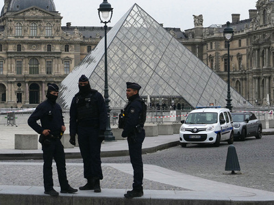 Παρίσι: Σύλληψη δύο υπόπτων για την κλοπ...