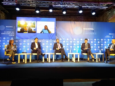 Νεκτάριος Φαρμάκης: Η Ελλάδα γέρνει ανατολικά 