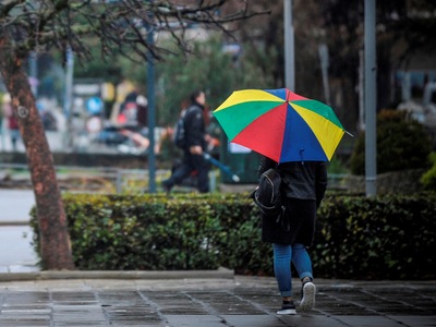 Κρύο Σάββατο με κατά τόπους βροχές! Αναλ...