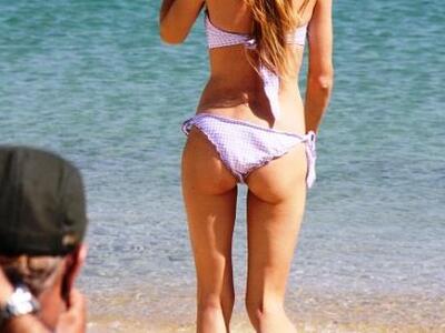 Κούκλα Ελληνίδα έβαλε το μαγιό της και α...