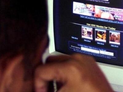 Υποφέρει από πονοκεφάλους κάθε φορά που ...