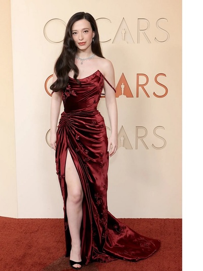 Μίκι Μάντισον με Dior