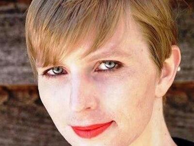 Η διαφυλική πρώην στρατιωτικός ευχαρίστη...