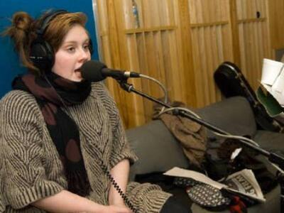 Το κάπνισμα η αιτία αφωνίας της Adele