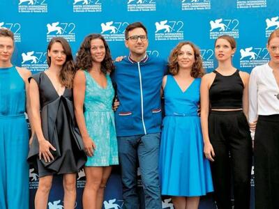 Στο κόκκινο χαλί του Λίντο, στην Βενετία...