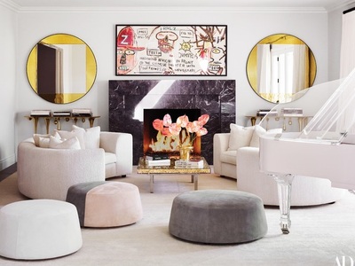 Στο living room δεσπόζει έργο του Basquiat