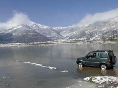 86χρονος... μπούκαρε με το τζιπ του σε τράπεζα!