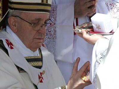 Αυτή την ώρα η ενθρόνιση του Πάπα Φραγκί...