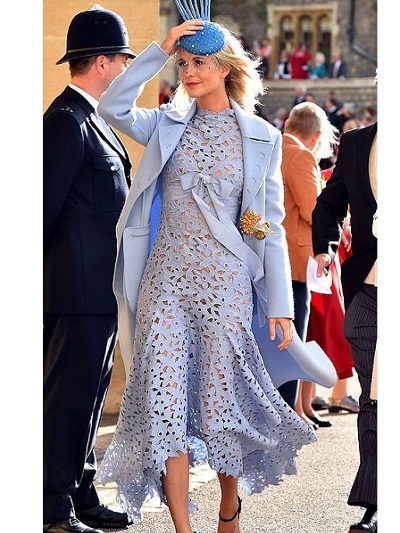 ΠΟΠΙ ΝΤΕΛΕΒΙΝ ΜΕ OSCAR DE LA RENTA