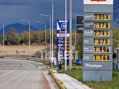 «Παγωμένοι» οι οδηγοί με τις τιμές των κ...