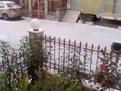 Δείτε εικόνες από τη χιονισμένη Παραλία ...