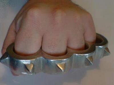 Πάτρα: Η σιδηρογροθιά έφερε...τις χειροπέδες