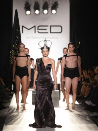 Η εντυπωσιακή έναρξη της επίδειξης