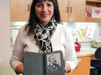 Αυτή είναι η ομογενής βιβλιοθηκάριος που...