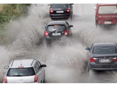 Πάτρα: Εγκλωβισμός οδηγού στο αυτοκίνητό...