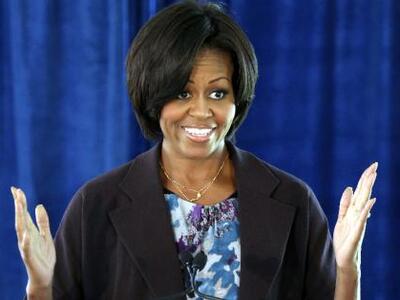 Σήκωσε τη Μισέλ Ομπάμα σα φτερό! Δείτε φωτογραφίες