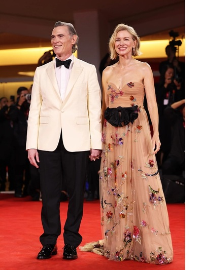 Nαόμι Γουοτς με Maison Valentino