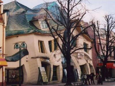 Πολωνία: Το σπίτι με τις καμπύλες- Είναι...