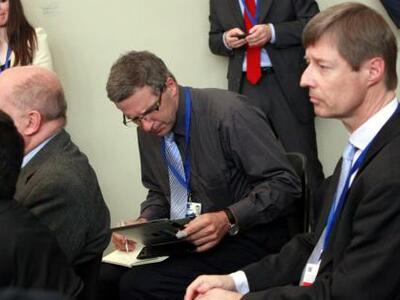 «Το τελευταίο (;) ταγκό στο Παρίσι» με την Τρόικα