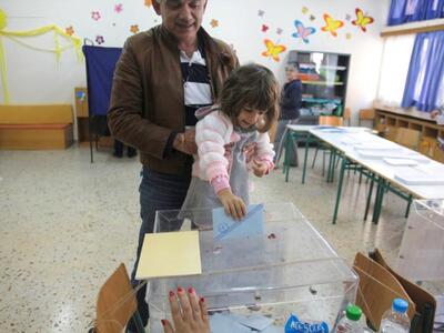 Χωρίς προβλήματα μέχρι στιγμής η εκλογικ...