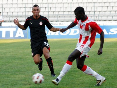 Άνετα 2-0 οι ερυθρόλευκοι στην "πρό...