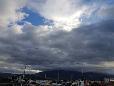 Βροχερός ο καιρός σήμερα Δευτέρα και αύρ...