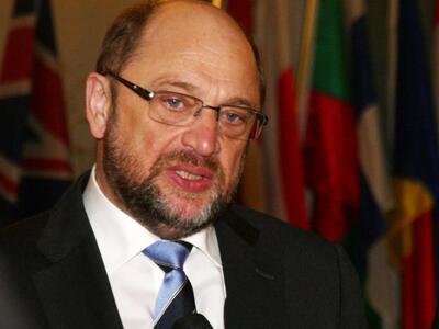 Μάρτιν Σουλτς: "Σωστό να ερωτηθεί ο...