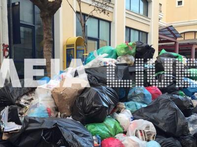 Πύργος: Τρίγωνα κάλαντα με σκουπίδια στους δρόμους