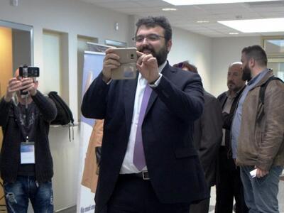 Πάτρα: Φωτογράφος για λίγο ο Υφυπουργός ...