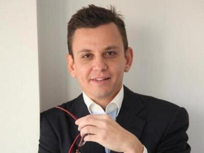 Να βγούμε να πάμε πού; Να μείνουμε μέσα ...