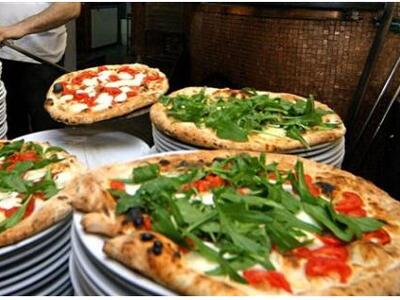 «Πίτσα για όλους» παρήγγειλε από το κρατ...