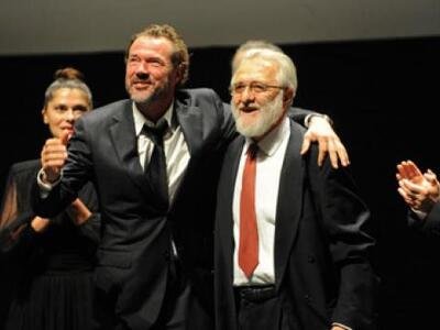 Οι Σεμπάστιαν Κοχ και ο σκηνοθέτης Γιάνν...