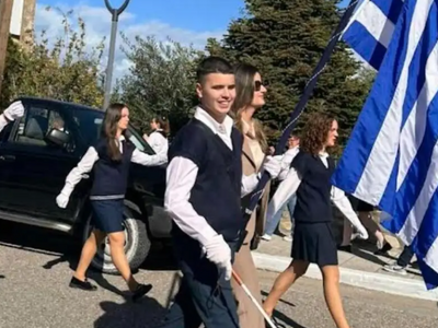 Συγκίνηση στο Αγρίνιο με τον τυφλό σημαι...