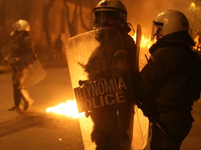 Μολότοφ και δακρυγόνα στην Αθήνα για τα ...