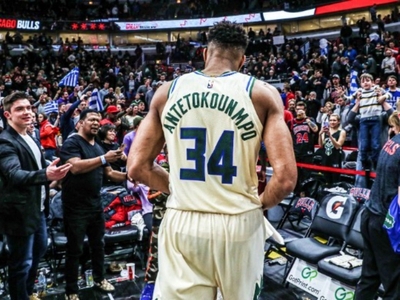 Ευχές των Μπακς για τη νέα χρονιά στα Ελ...