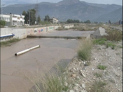 Θάβουν χιλιάδες τόνους μπάζα και σκουπίδ...