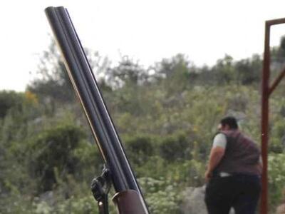 Απίστευτο! Στόχευε τη γάτα, αλλά πυροβόλ...