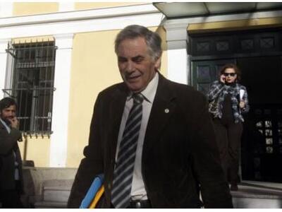 Έκτακτη συνεδρίαση της Συγκλήτου και μαθ...