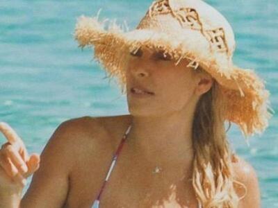 Ε. Μενεγάκη: Βουτιές στη Νάξο και ρομαντ...