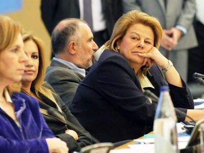 Επιτροπή σοφών για το χρέος ζητά η Λούκα Κατσέλη