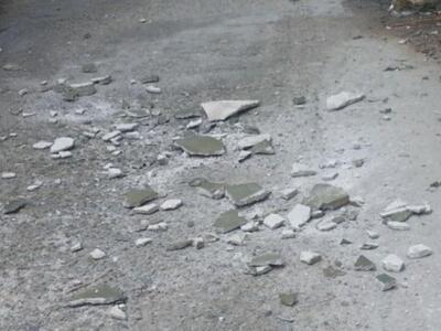 Πάτρα: Έβρεξε ...σοβάδες στην οδό Σολωμο...