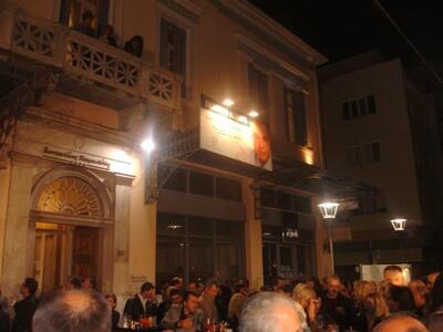 Έξω από το εκλογικό κέντρο του κ. Κατσικόπουλου