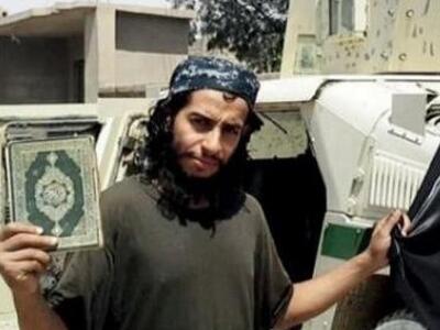 Σχεδιαγράμματα και ένας χάρτης του αεροδ...