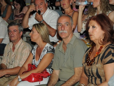 Ο Γιάννης και Μαριλένα Δημαρά παρακολούθ...