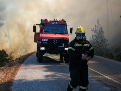 Εκκενώνονται τα χωριά Μακρυμάλλη και Κον...