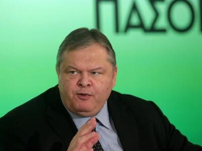 Μήνυση στον Βενιζέλο για κατασκοπεία!